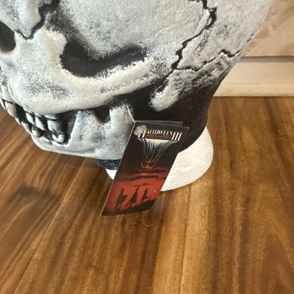 Halloween III Season Of The Witch Silver Shamrock Justin Mabry Skull Mask NWT
